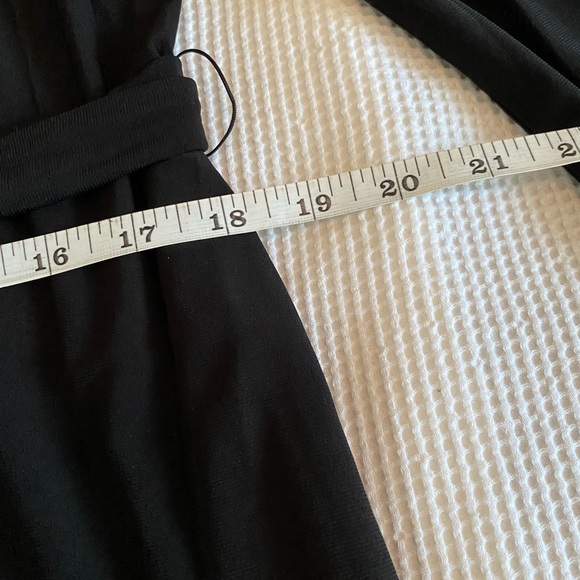 Jones New York stretchy jersey tie belt balloon sleeve black dress. - Picture 4 of 12